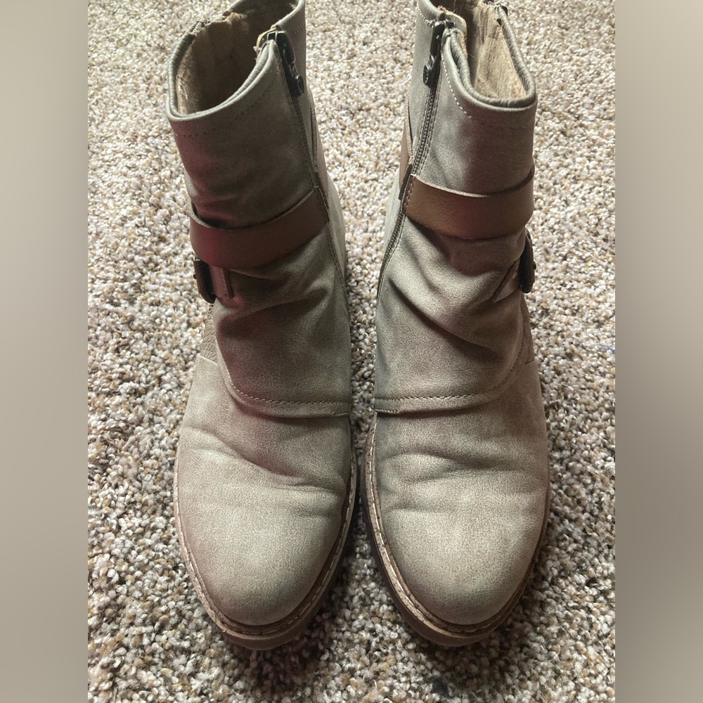 Women’s size 10 Blowfish boots